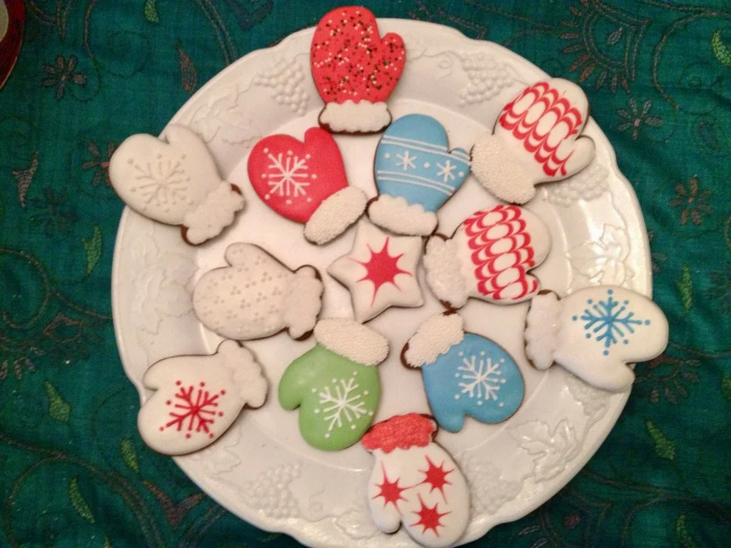 gingerbread cookies decorated with royal icing: royal icing cookies