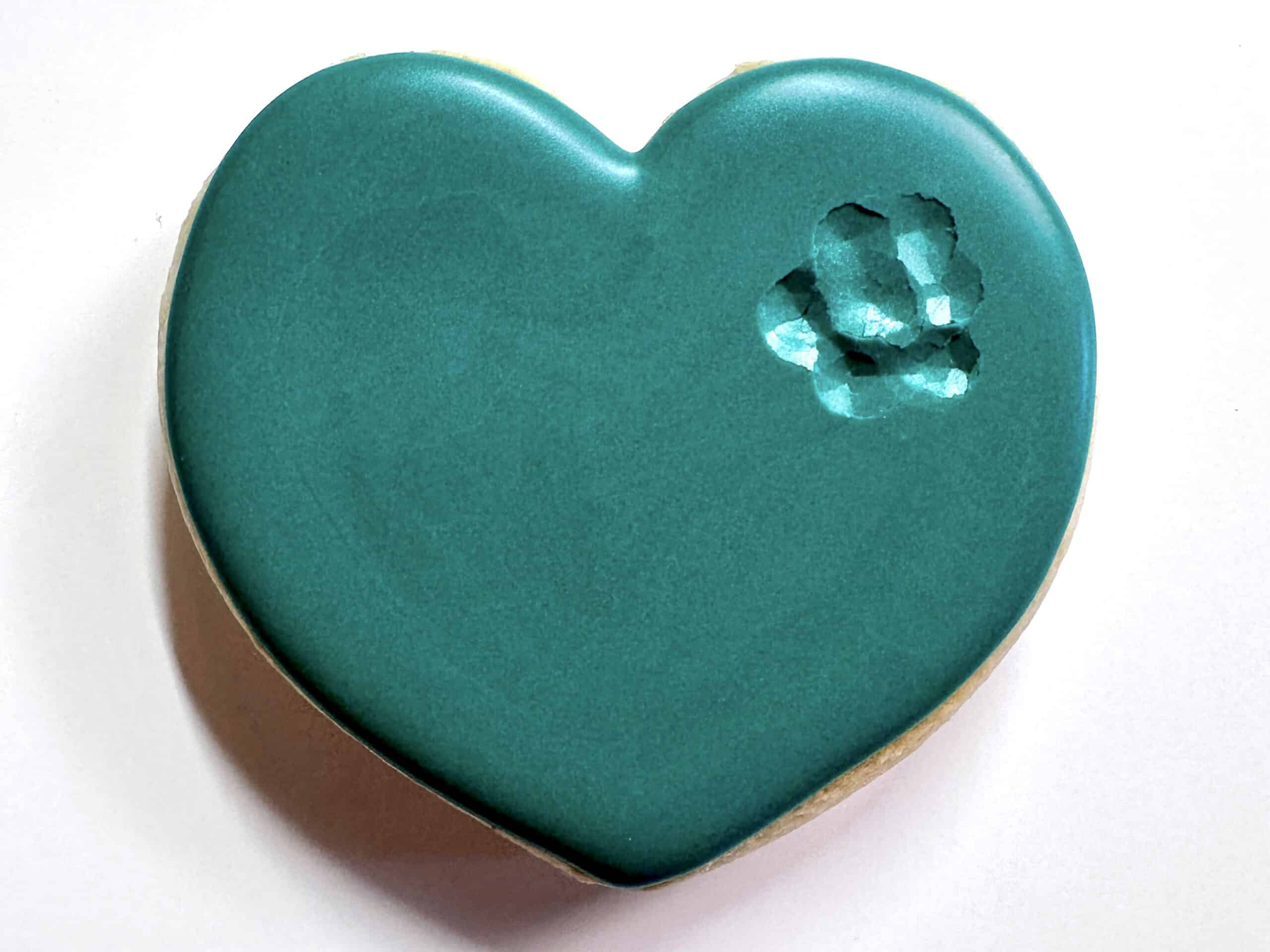 How long does royal icing take to dry