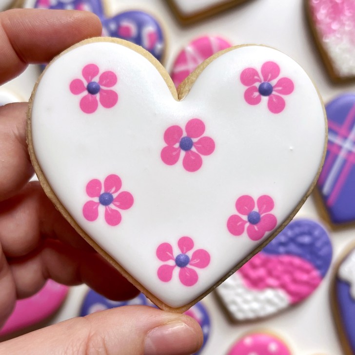 white flowers Easy Valentine's Day Cookies decorated with royal icing 